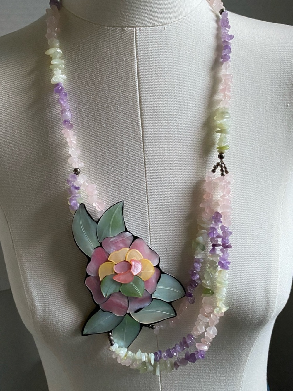 Vtg Lee Sands Mother of Pearl Inlay Flower Necklace with Natural Gemstones - Picture 2 of 16